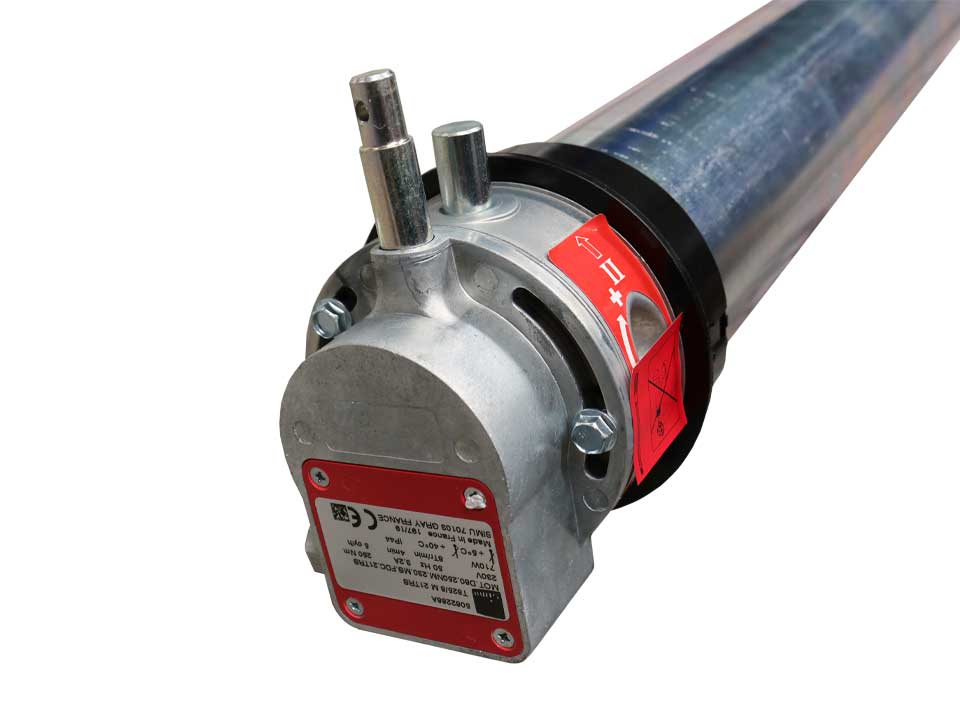 Electric winch with integrated manual winder. With motor housing